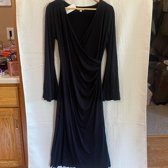 Flared sleeve ribbed dress. Black. Earthbound trading/NWT. Medium. - Picture 3 of 11